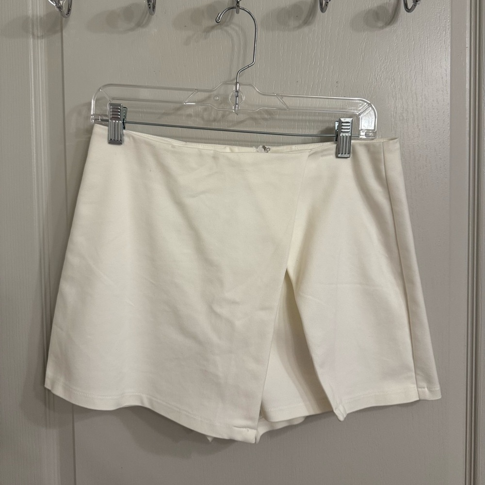 Gianni Bini Cream Skort